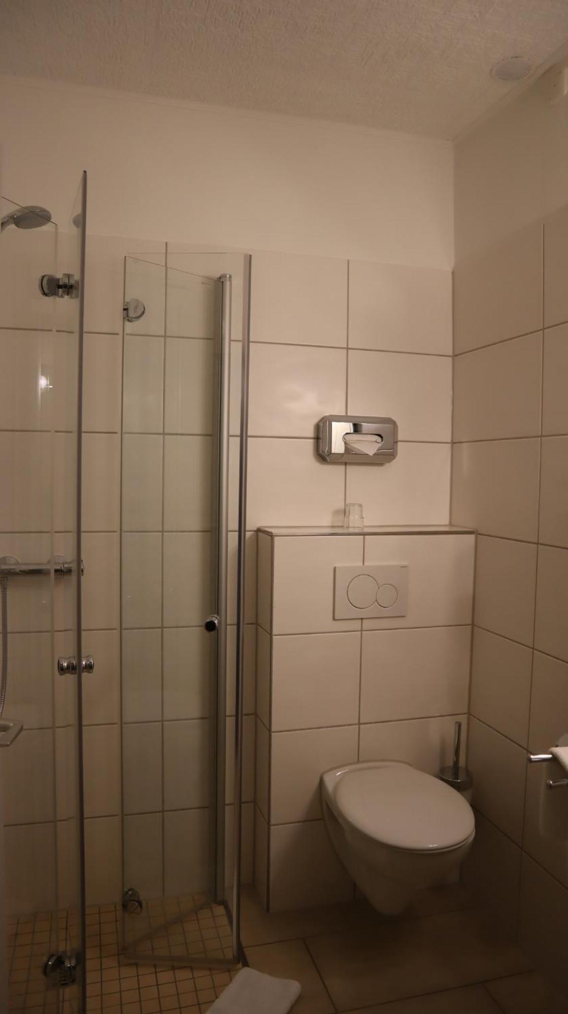 Hotel Gasthaus Zur Linde Seevetal Extérieur photo