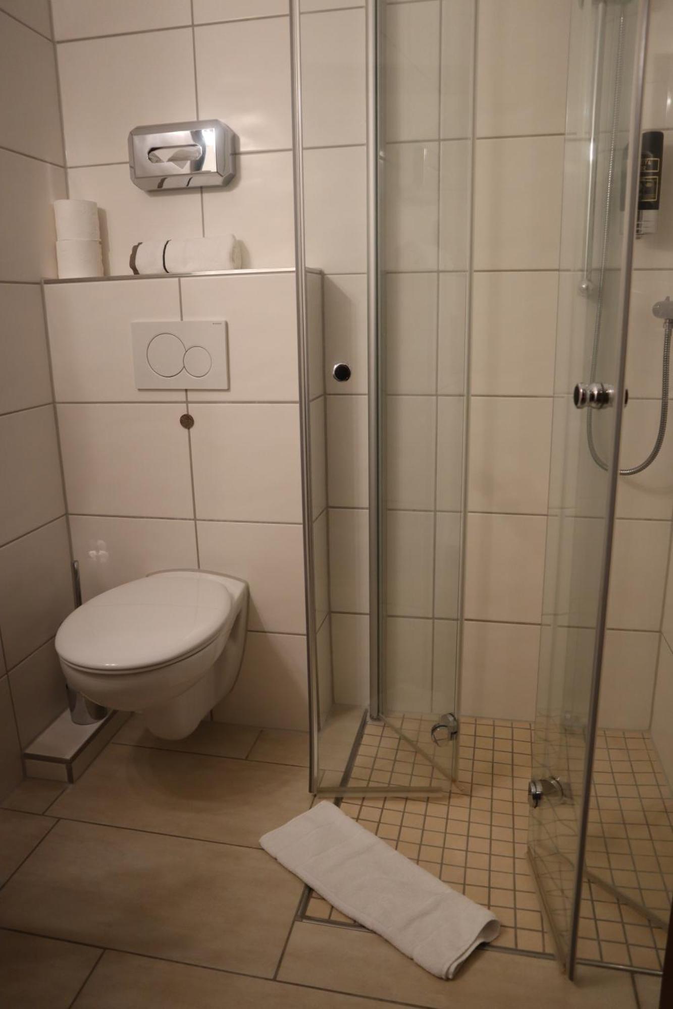 Hotel Gasthaus Zur Linde Seevetal Extérieur photo